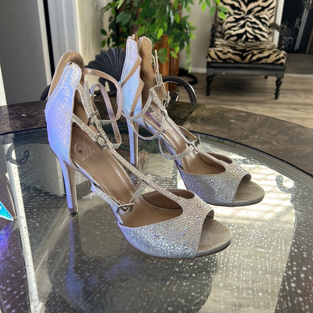 Size 8 silver Stilettos